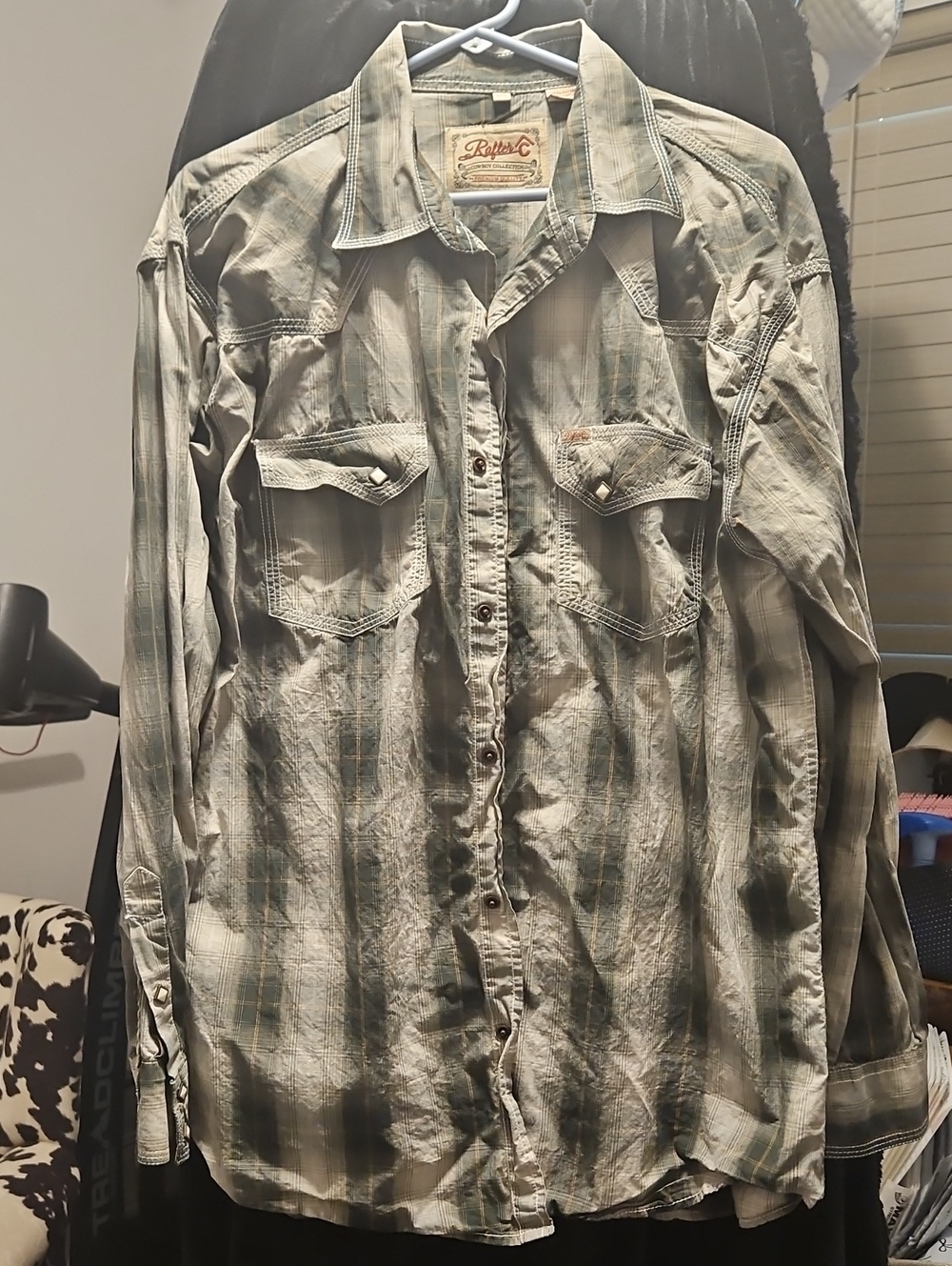Men’s Light Green Plaid Button-Down Shirt